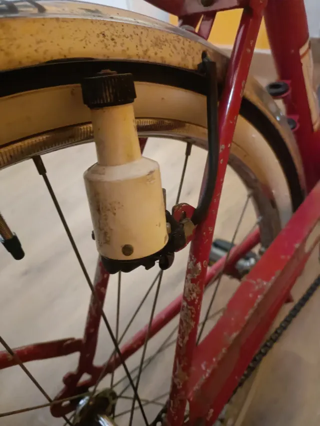 Antigua bicicleta BH. Ruedas nuevas