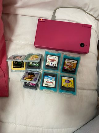 Nintendo DSi Rosa con 6 Juegos