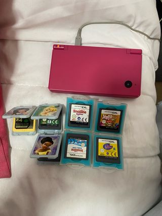 Nintendo DSi Rosa con 6 Juegos