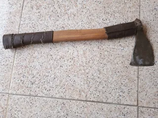 Hacha Catalana Torras con empuñadura de piel