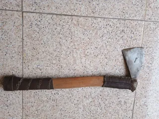 Hacha Catalana Torras con empuñadura de piel
