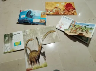 Libros de Dinosaurios y Dragones 3D