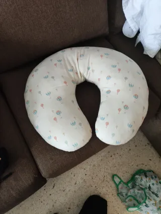 Cojín de lactancia con estampado de globos