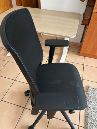 Silla ergonómica de oficina negra