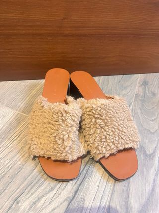 Tacones Zara afelpados beige talla 38