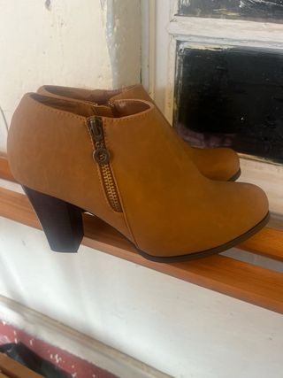 Botas de tacón marrones