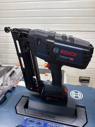 Clavadora Bosch GNH 18V-64M Profesional