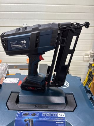 Clavadora Bosch GNH 18V-64M Profesional