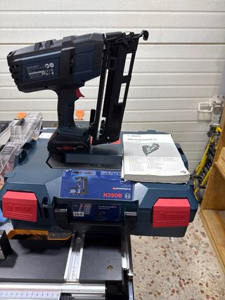 Clavadora Bosch GNH 18V-64M Profesional