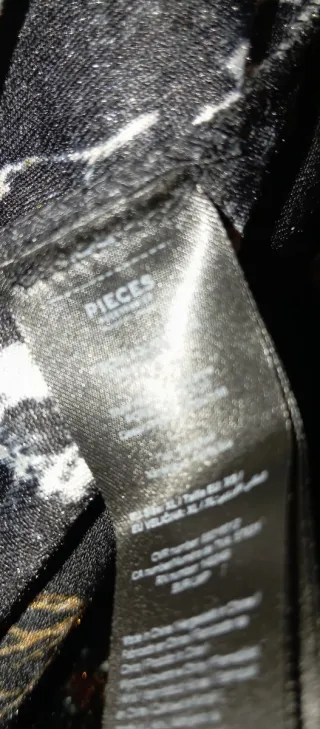 Blusa negra terciopelo Pieces