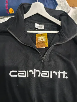 Sudadera Carhartt negra con logo