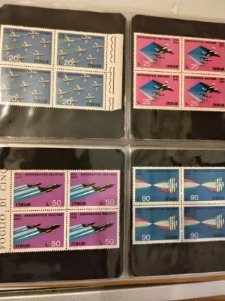 Francobolli Italiani con Raccoglitore