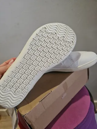 Zapatillas Beige y Blancas