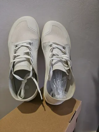 Zapatillas Beige y Blancas