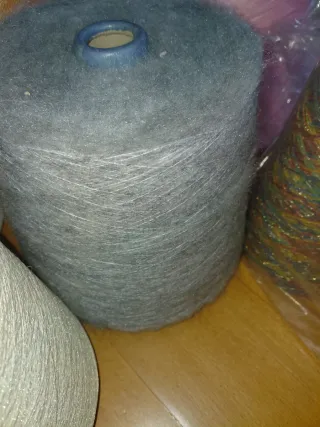 Bobine di lana e fili