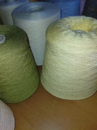 Bobine di lana e fili