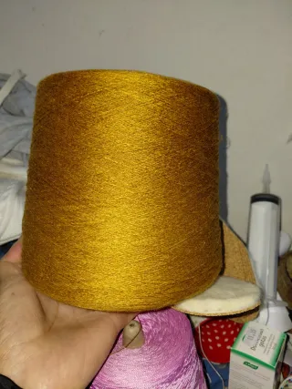 Bobine di lana e fili