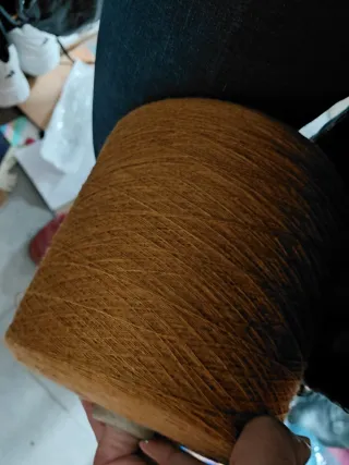 Bobine di lana e fili