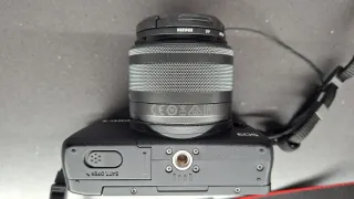 Cámara Canon EOS Compacta + 3 baterías y cargador