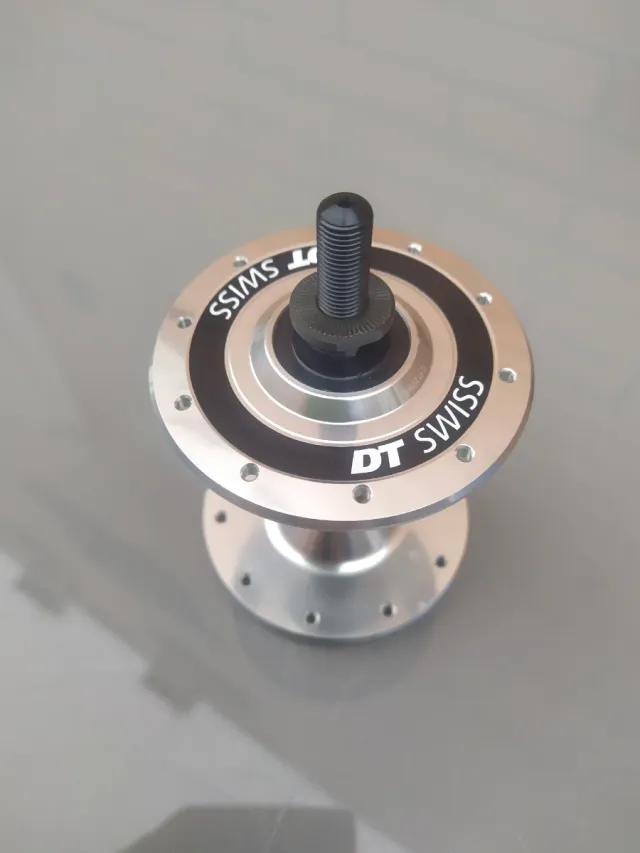 Buje DT SWISS 370s delantero 20H delantero. NUEVO.