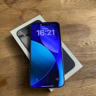 iPhone 16 Pro Max Gris