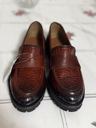 Zapatos de piel efecto cocodrilo marrones