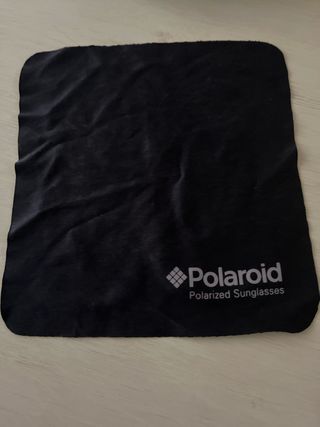 Estuche + Gafas Polaroid Negro