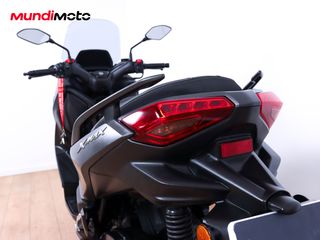 YAMAHA X-MAX 125