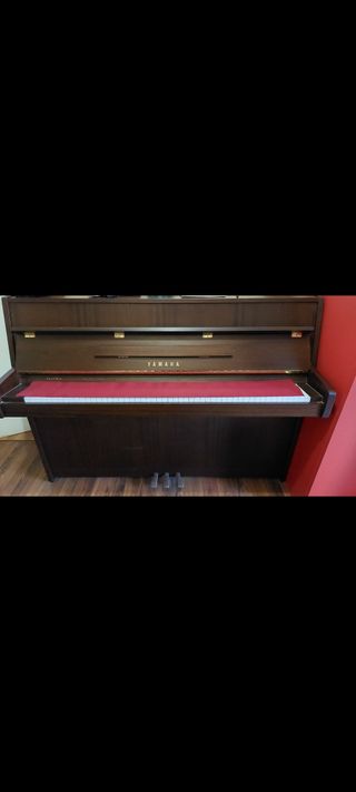 Piano Vertical Yamaha Marrón