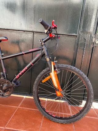 Bicicleta B'twin 24 Negra y Naranja