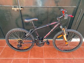 Bicicleta B'twin 24 Negra y Naranja
