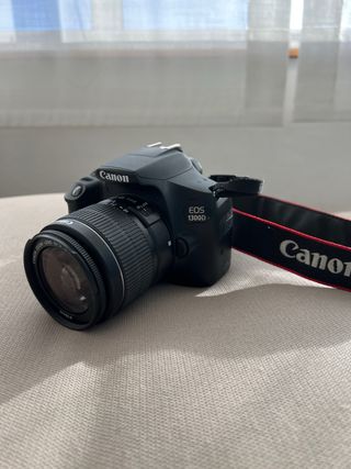 Cámara Canon EOS 1300D + Bolso y Lente