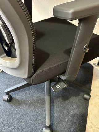 Silla de escritorio ergonómica negra