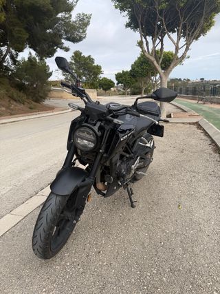 Honda CB125R Negra