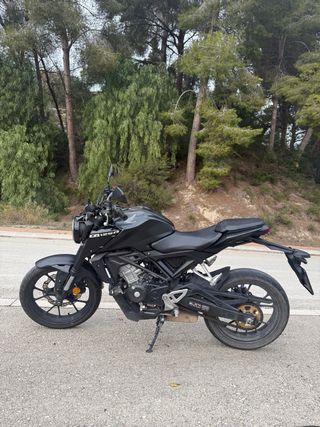 Honda CB125R Negra