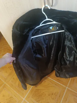 Abrigo Negro Pufoso Premium