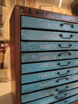 Mueble Hilos Cometa Madera Azul/Marrón