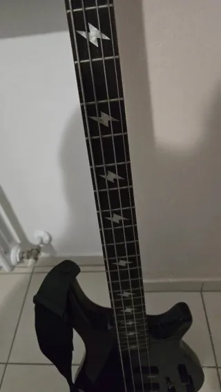 Basso Cheyenne nero con custodia