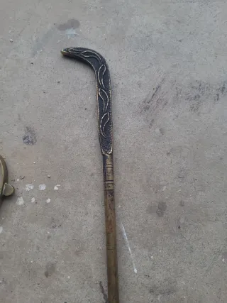 Atizador y tijeras de bronce