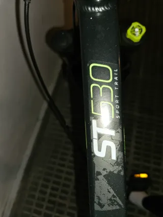 Bicicleta Rockrider ST530 Negra/Amarilla