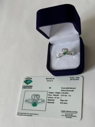 Anillo 15 años azul con Esmeralda