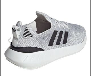 Zapatillas Adidas grises y negras