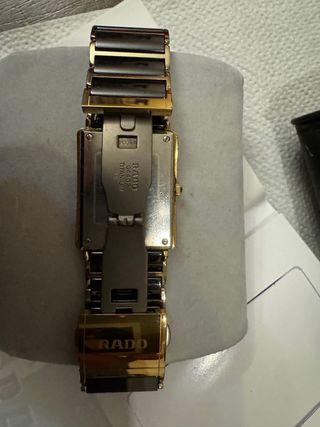 Reloj Rado Negro y Dorado