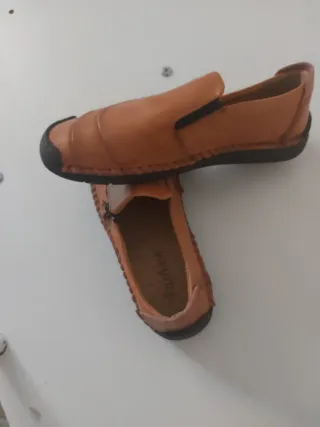 Zapatos de cuero marrones