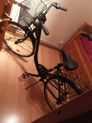 Bicicleta 26 con cesta y portabultos