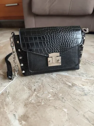 Bolso negro efecto piel cocodrilo