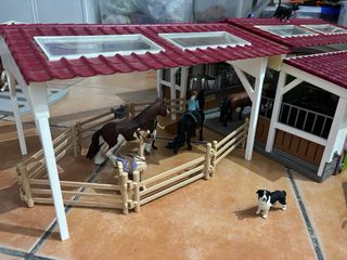 Granja Schleich con animales y vehículos