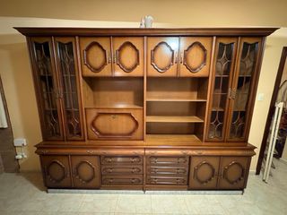 Mueble de salón madera y cristal