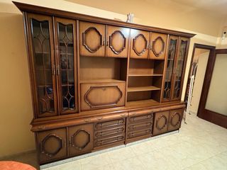 Mueble de salón madera y cristal