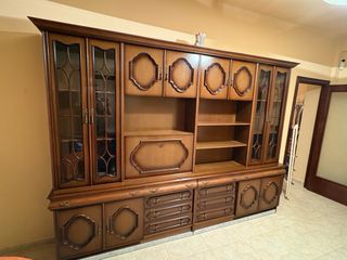 Mueble de salón madera y cristal